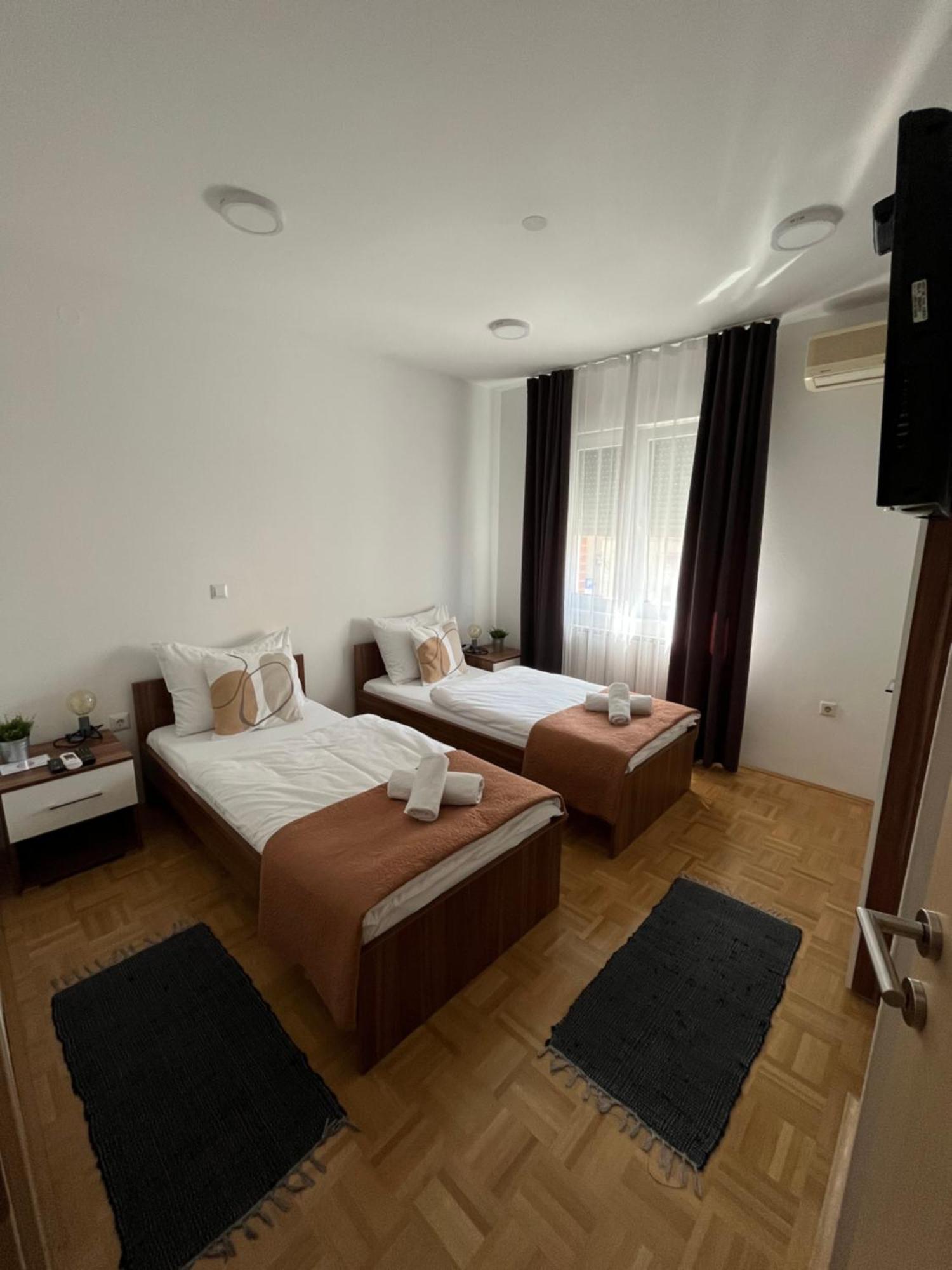 Apartamento For5 Ðakovo Exterior foto